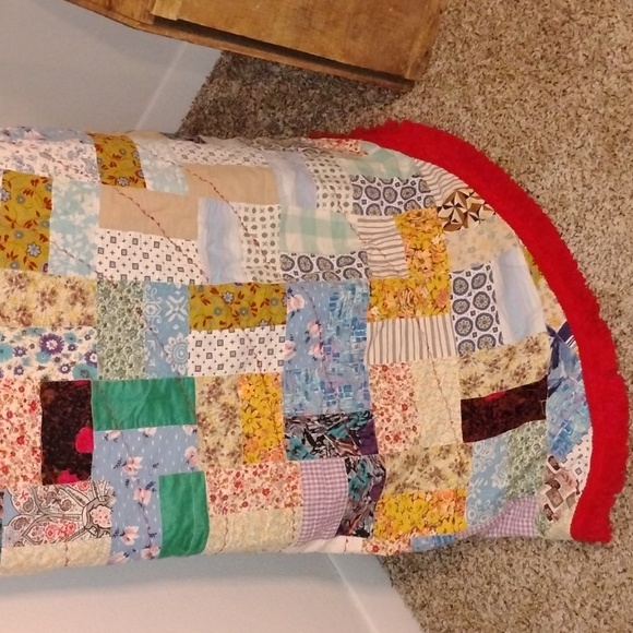 Vintage Round Handmade Patchwork Fringe Quilt Throw/Tablecloth/ Decor 72x72 - Picture 3 of 9